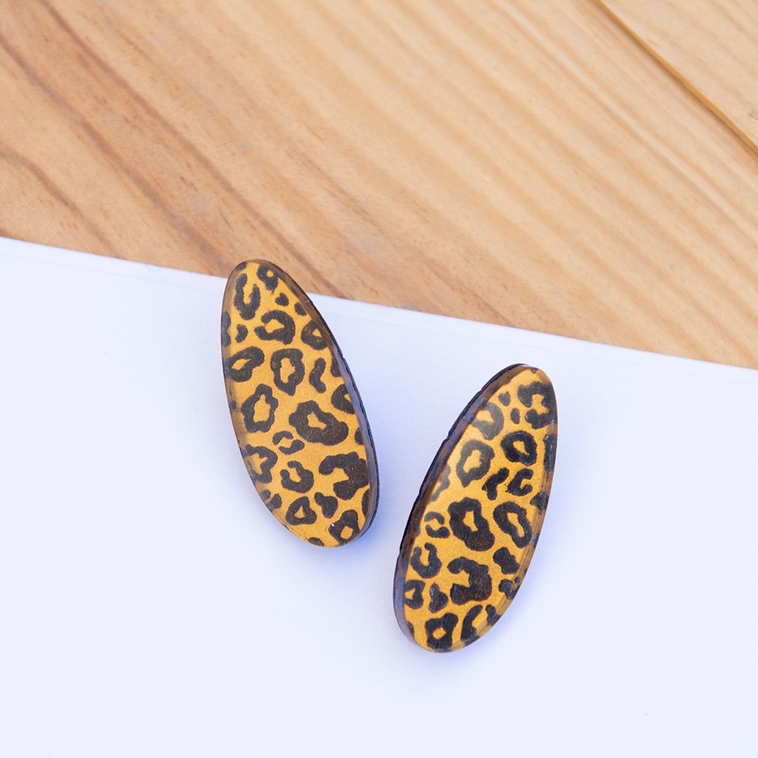 Pendientes ovalados con estampado animal print pintados a mano